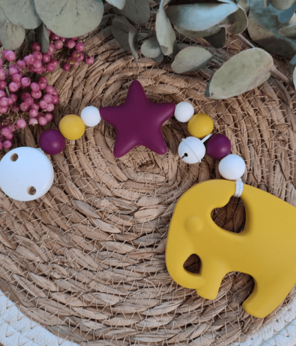 Beißkette Elefant weinrot, senfgelb, weiß mit Glöckchen