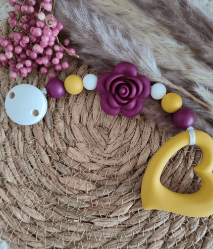 Beißkette Herz weinrot, senfgelb, weiß