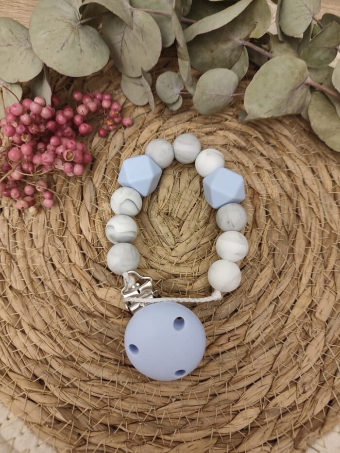 photo_32_2024-01-05_14-00-30 Silikonschnullerkette ohne Namen, Nuckelkette Sechseck, Hexagon, Oktaeder, marmor, hellblau